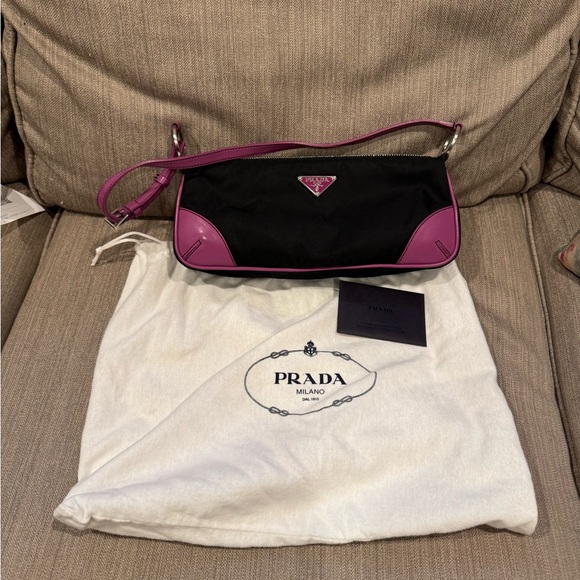 EUC 100% Authentic Prada Nylon and Leather Purse - Picture 1 of 10